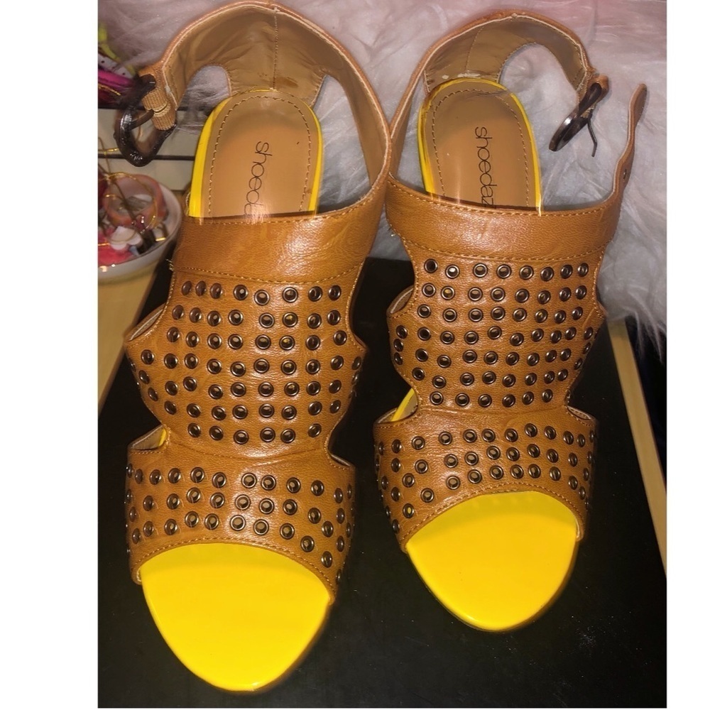 Shoe dazzle Yellow and Tan Sandals